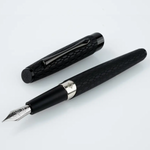 Diplomat - Füllhalter Cobra - schwarz guillochiert - M