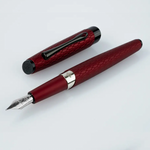 Diplomat - Füllhalter Cobra - Burgund guillochiert - M