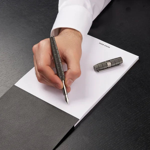 Hugo Boss - Füllfederhalter Quantum Gun