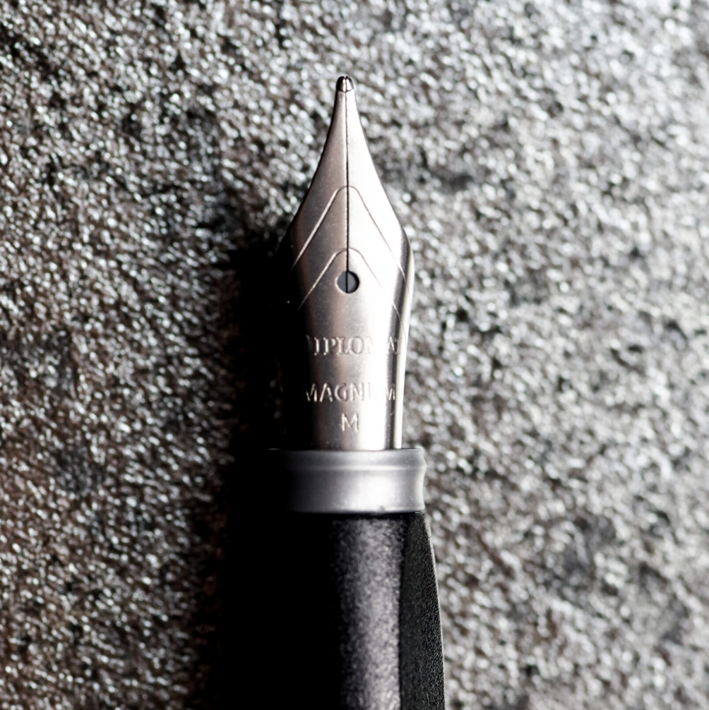 Diplomat - Füllhalter Magnum rabenschwarz - M