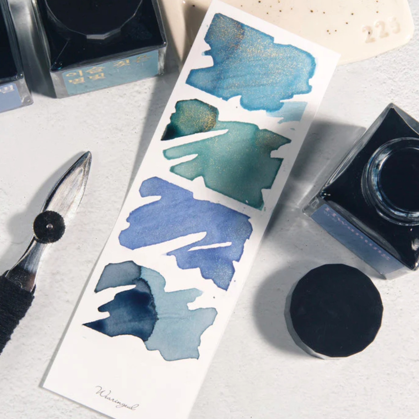 Wearingeul - Four Photos Color Swatch