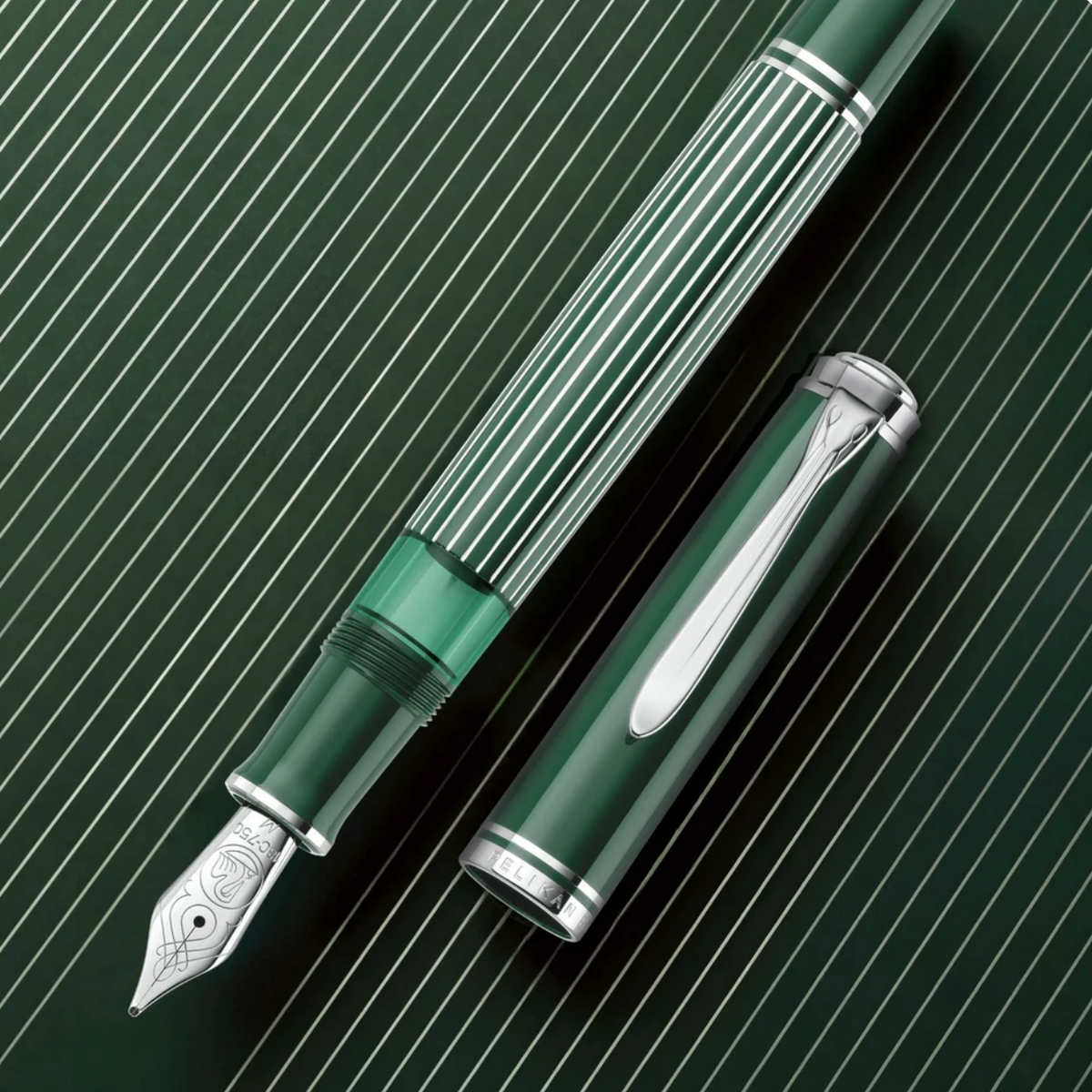 Pelikan - Souverän M815 Metal Striped Green Füllfederhalter – Special Edition 2026 - B