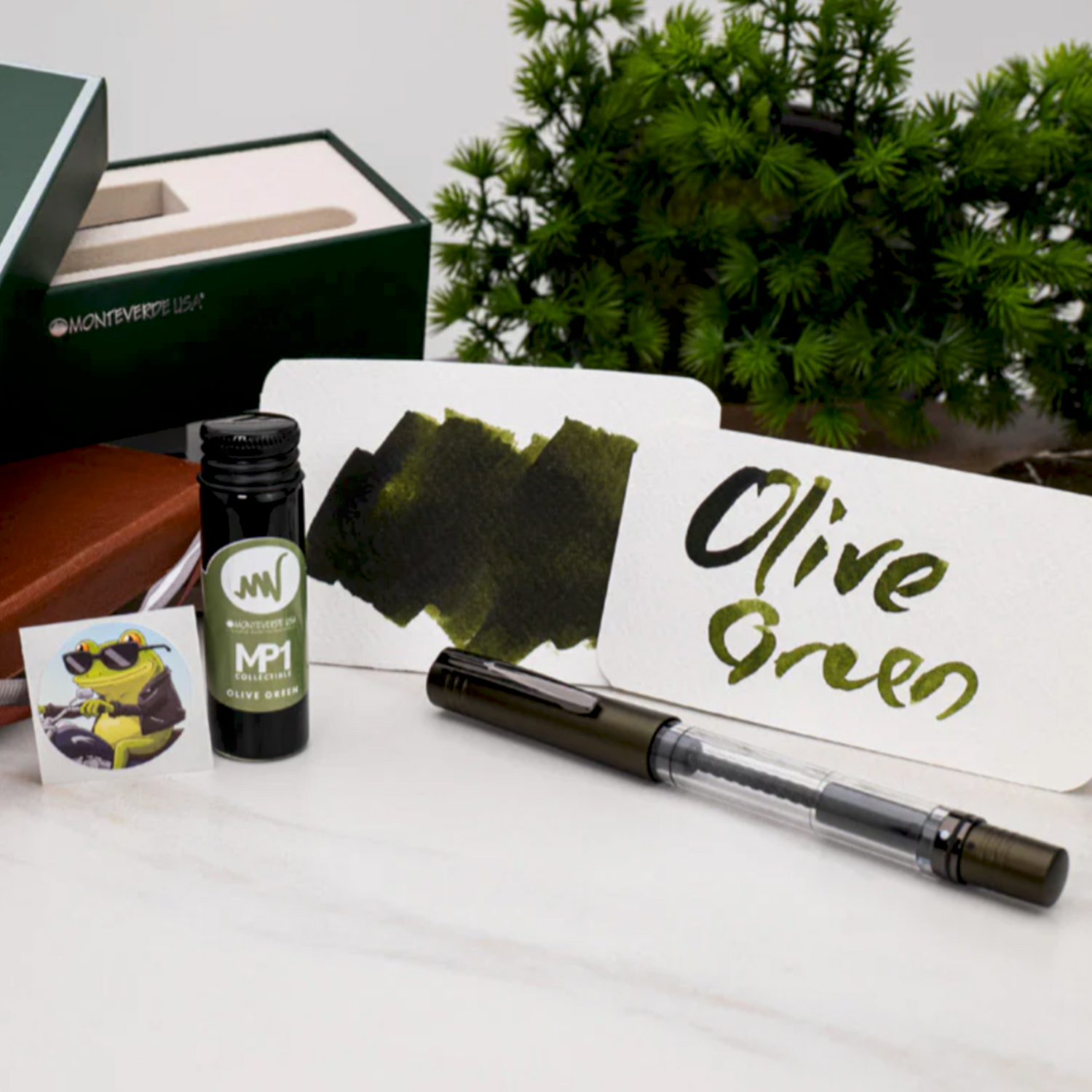 Monteverde USA® - MP1 Sammler-Füllfederhalter mit Lock-It-Kolbentechnologie in Olive Green + 15 ml Tinten-Set